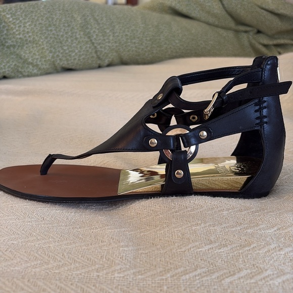 Vince Camuto black buckle sandals. 10 - Picture 2 of 7